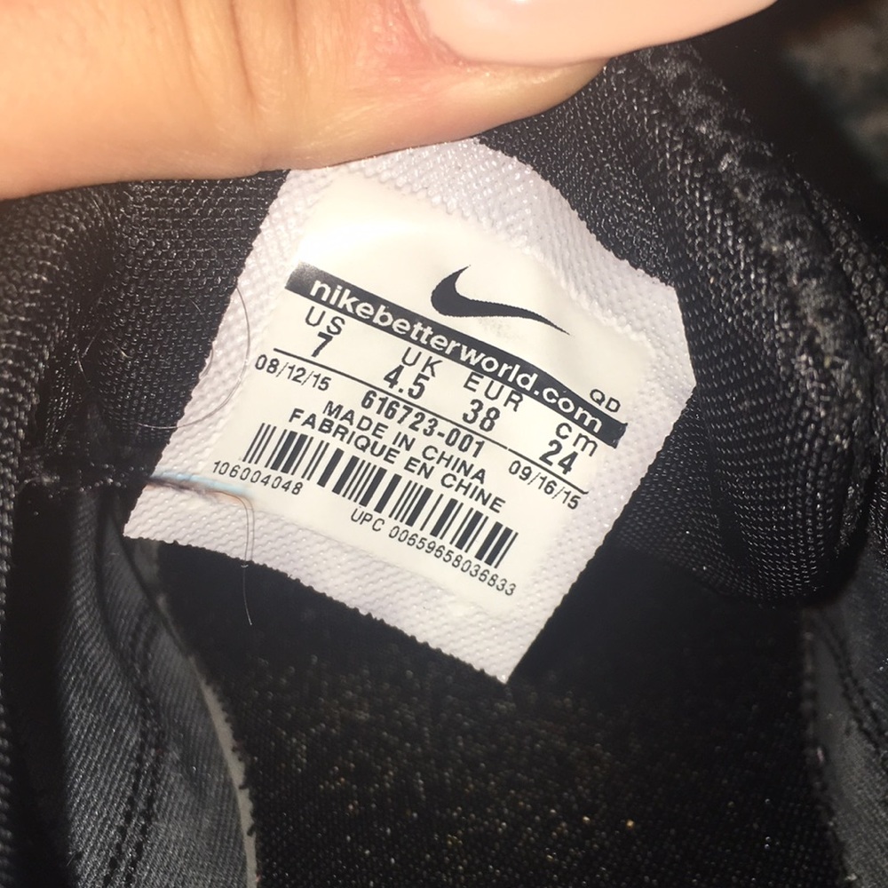 Shoes - Picture 5 of 5